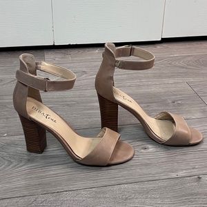 Diba True Leather Sandals with heel strap Light Tan 9M 4" heel